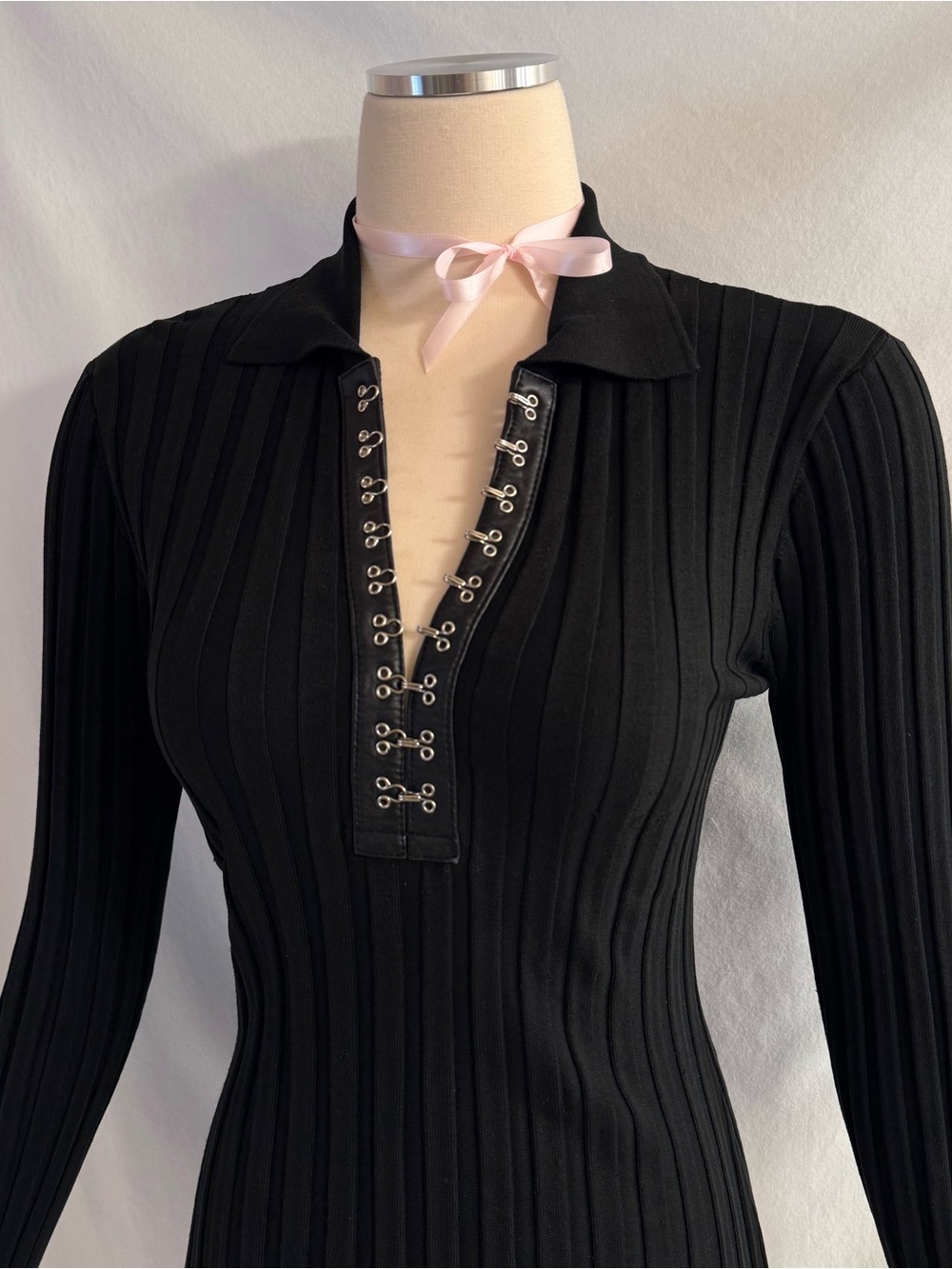 Black Hook & Eye Ribbed Long Sleeve Top - Picture 2 of 3